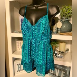 AE geometric flowy tank, Medium